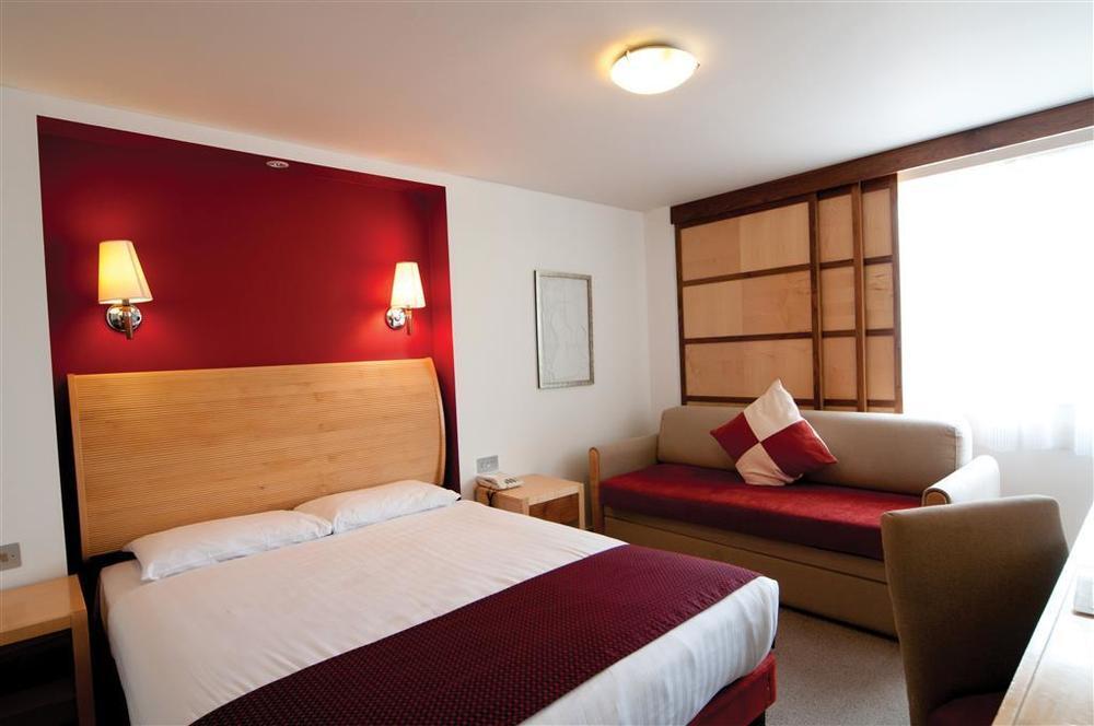 The Bell Hotel Epping Room photo